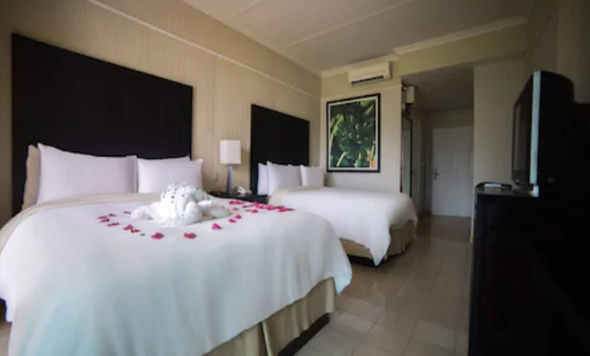 Playa Tortuga Hotel And Beach Resort Bocas del Toro Exteriör bild