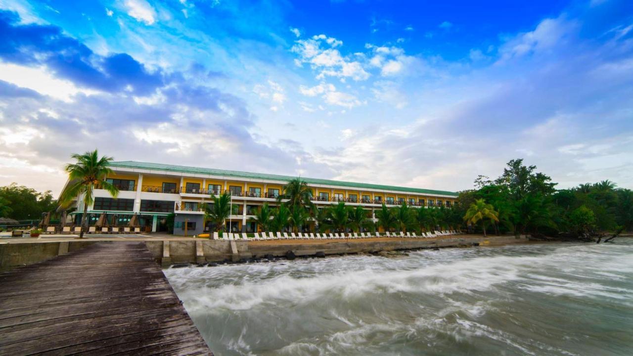 Playa Tortuga Hotel And Beach Resort Bocas del Toro Exteriör bild