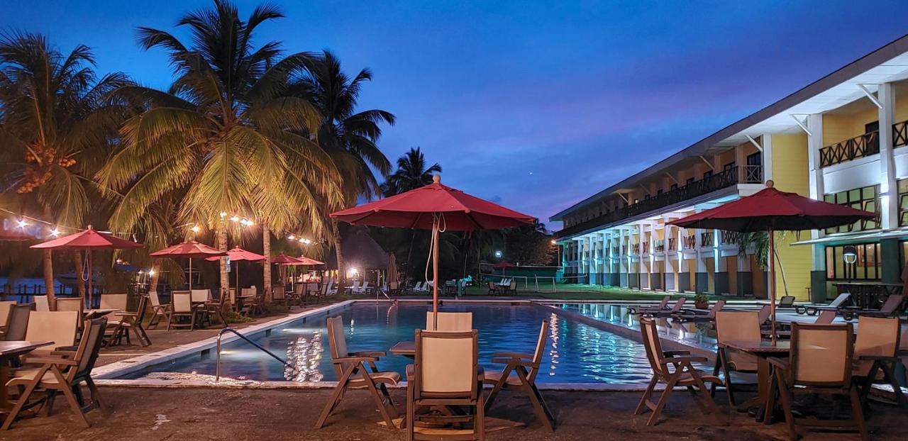 Playa Tortuga Hotel And Beach Resort Bocas del Toro Exteriör bild