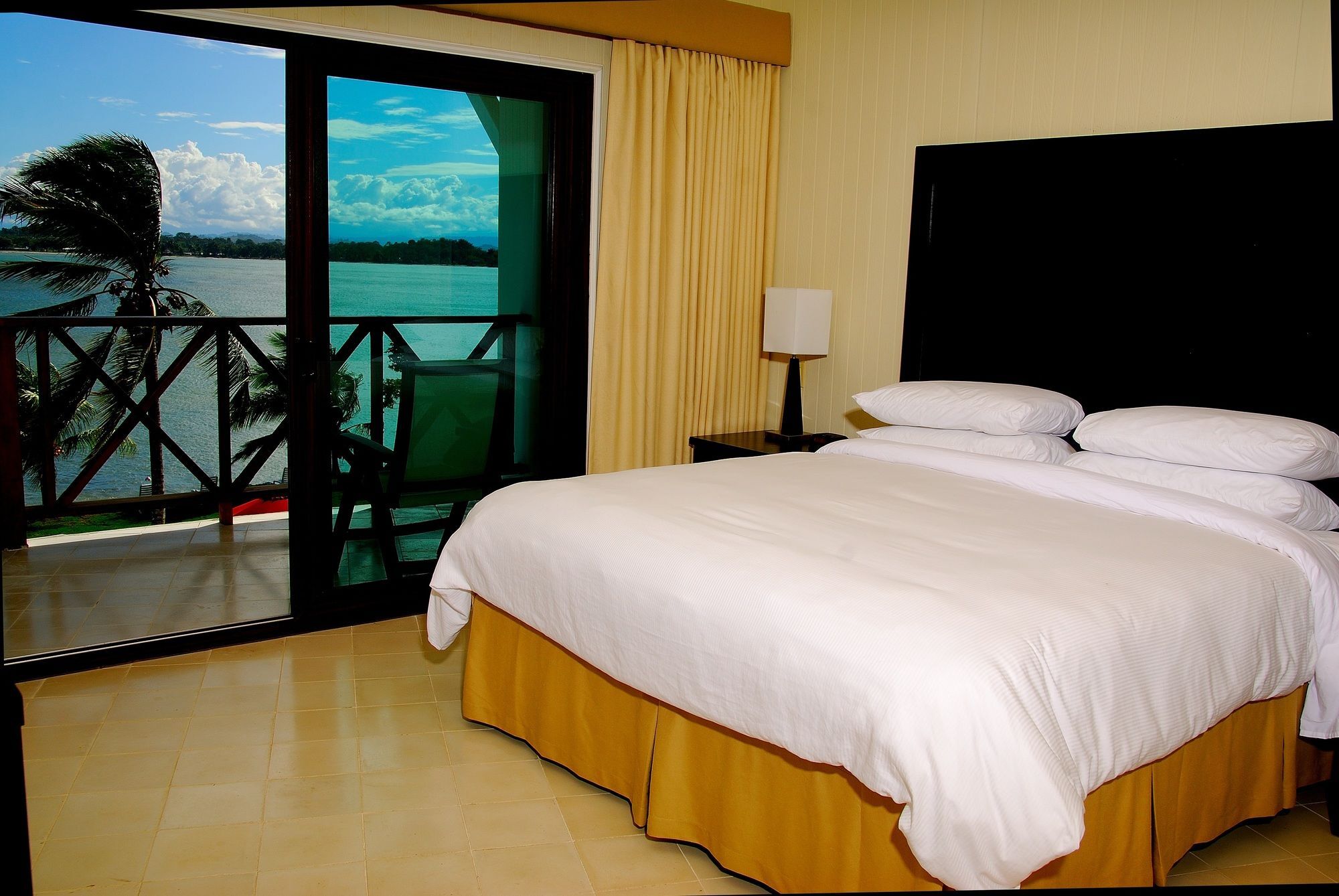 Playa Tortuga Hotel And Beach Resort Bocas del Toro Exteriör bild